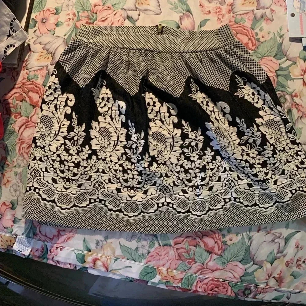 Alya Women’s Skirt with Design Size Small